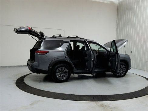 Used 2024 Nissan Pathfinder SV image 15