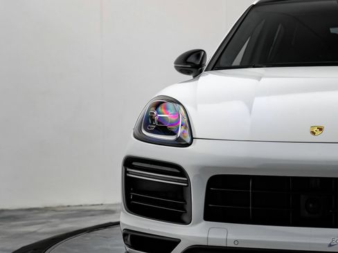 Used 2022 Porsche Cayenne Turbo image 28