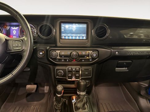 Used 2022 Jeep Wrangler Unlimited Sport AWD/4WD image 12