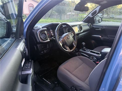 Used 2019 Toyota Tacoma TRD Off-Road image 10