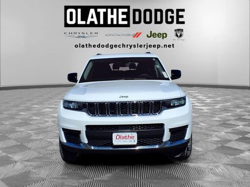 Used 2023 Jeep Grand Cherokee L Laredo image 32