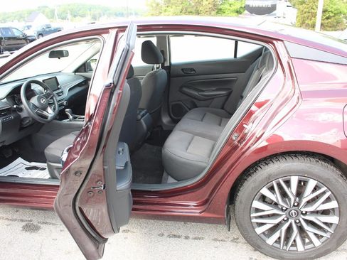 Used 2024 Nissan Altima 2.5 SV FWD image 10
