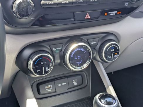 Used 2025 Hyundai Venue SEL FWD image 22