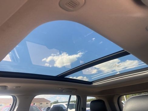 Used 2024 Jeep Grand Cherokee Limited w/ Black Appearance Package image 15