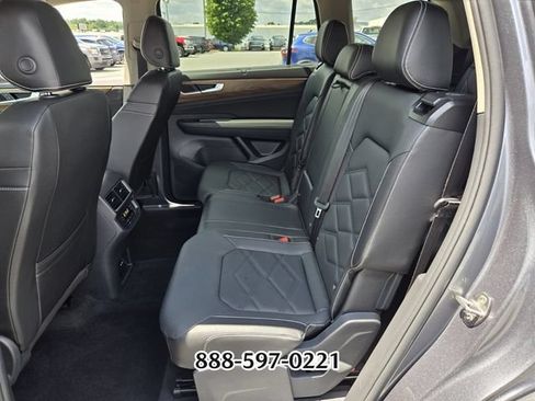 Certified 2025 Volkswagen Atlas SE AWD/4WD image 11