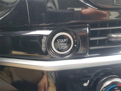 Used 2022 Nissan Pathfinder SL image 31