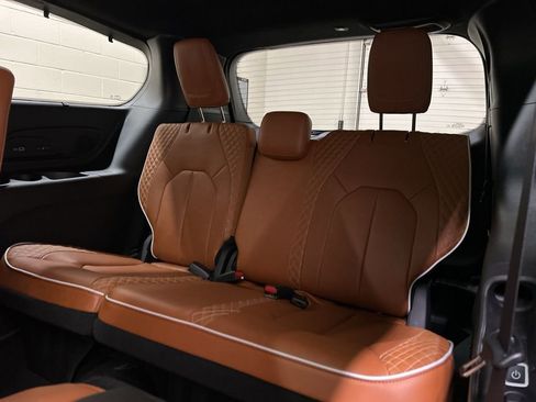 Used 2024 Chrysler Pacifica Pinnacle w/ Trailer Tow Group image 9