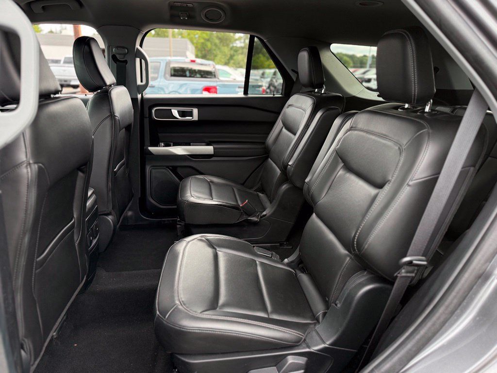 Used 2024 Ford Explorer XLT w/ Equipment Group 202A AWD/4WD image 12
