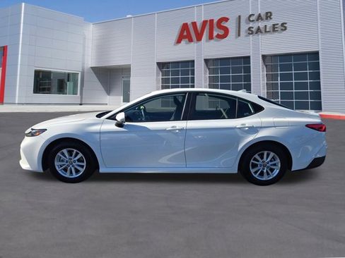 Used 2025 Toyota Camry LE image 11
