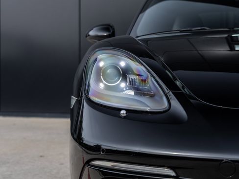 Used 2018 Porsche 718 Cayman S w/ Sport Chrono Package image 18