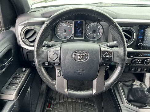 Used 2017 Toyota Tacoma TRD Sport w/ Premium & Technology Package AWD/4WD image 28