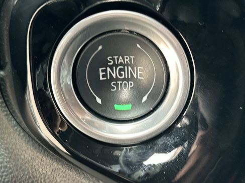 Used 2025 GMC Sierra 1500 Elevation image 17