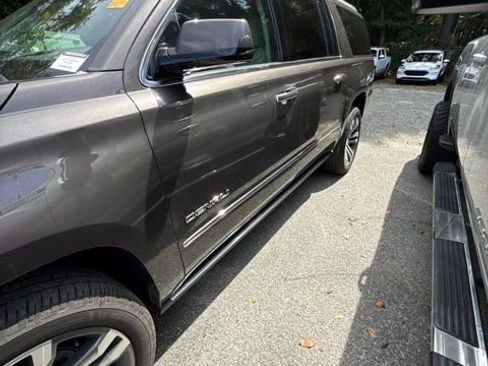 Used 2019 GMC Yukon XL Denali w/ Denali Ultimate Package AWD/4WD image 4