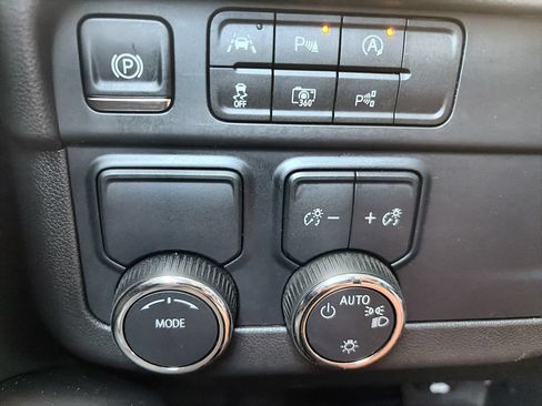 Certified 2025 Chevrolet Tahoe LS RWD image 18