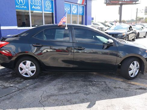 Used 2016 Toyota Corolla LE FWD image 2