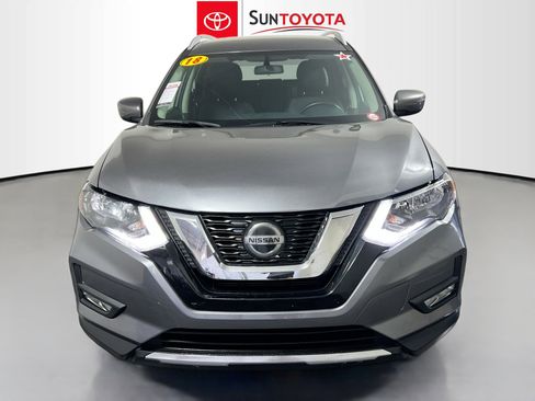Used 2018 Nissan Rogue SV image 10