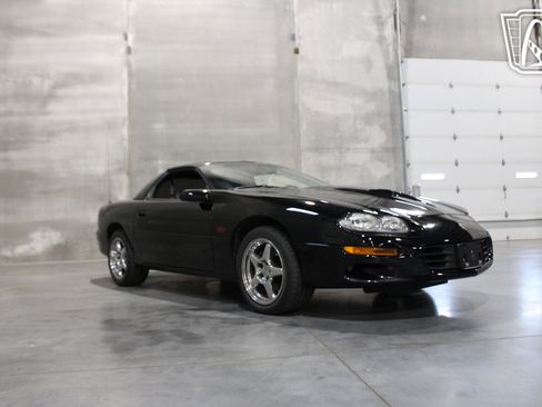 Used 2000 Chevrolet Camaro Z28 w/ SS Performance/Appearance Pkg RWD image 24