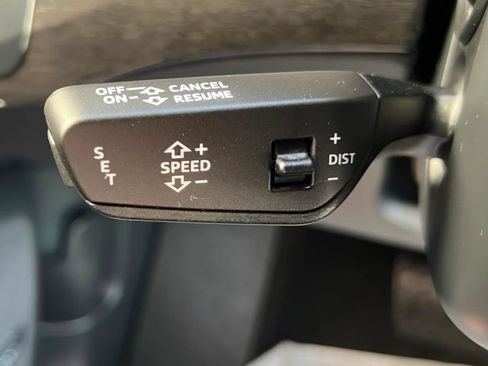 Used 2018 Audi Q7 3.0T Prestige AWD/4WD image 32