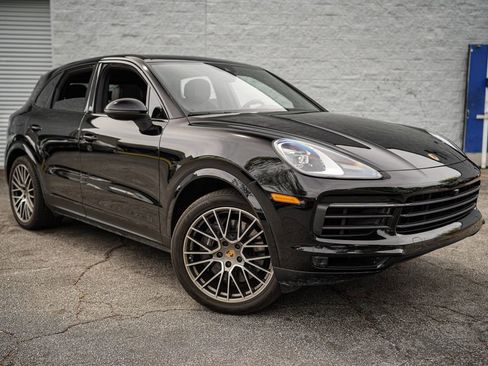 Used 2022 Porsche Cayenne Platinum Edition image 9