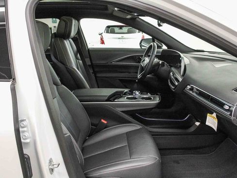 Used 2025 Cadillac Lyriq Sport image 18