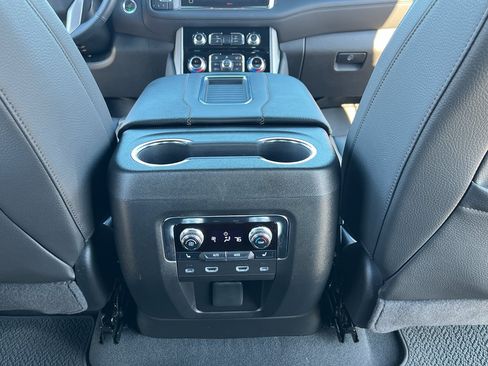 Used 2024 GMC Yukon Denali AWD/4WD image 39