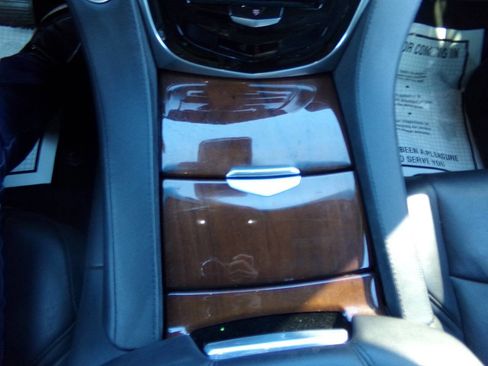 Used 2019 Cadillac Escalade ESV Luxury image 38