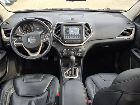 Used 2017 Jeep Cherokee Limited image 18