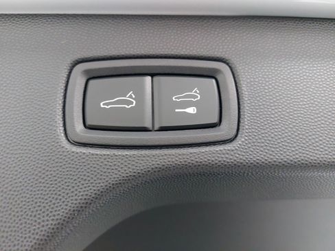 Used 2025 Porsche Macan Electric RWD image 15