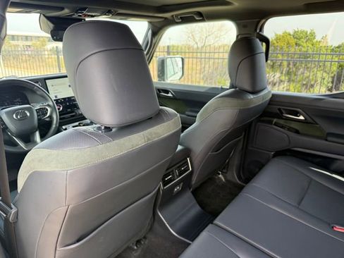 Used 2024 Lexus GX 550 image 29