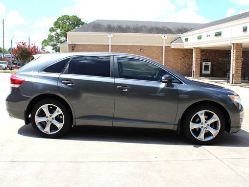 Used 2013 Toyota Venza LE w/ LE Preferred Pkg FWD image 3