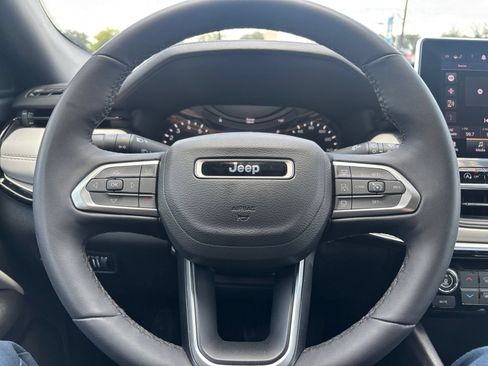 Used 2025 Jeep Compass Limited AWD/4WD image 29