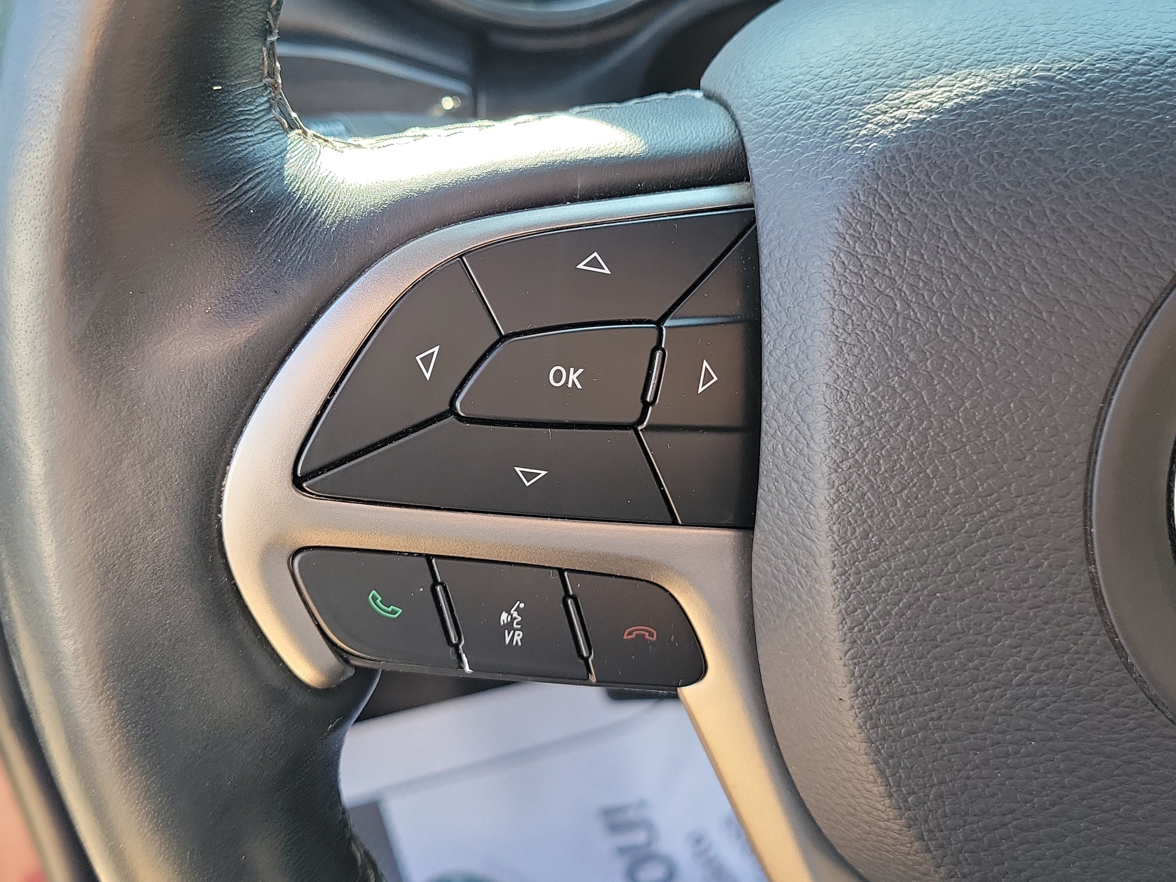 Used 2019 Jeep Grand Cherokee Overland AWD/4WD image 23