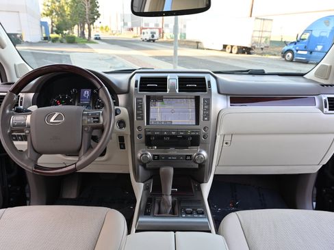 Used 2017 Lexus GX 460 Premium w/ Premium Package AWD/4WD image 12