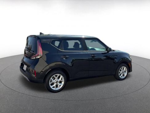 Used 2025 Kia Soul LX w/ LX Technology Package FWD image 15