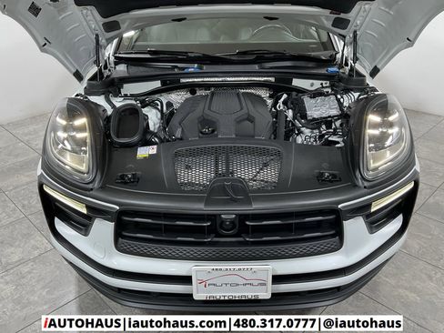 Used 2023 Porsche Macan w/ Premium Package Plus image 9