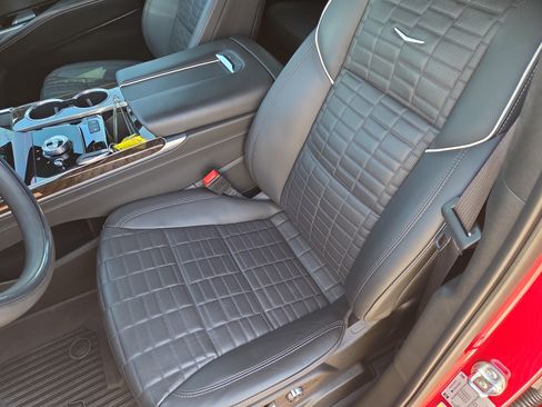 Used 2025 Cadillac Escalade Premium Luxury Platinum w/ LPO, Floor Liner Package AWD/4WD image 13
