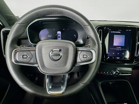Used 2023 Volvo XC40 Recharge Plus image 11