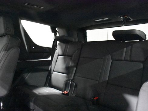 Used 2022 Chevrolet Tahoe RST w/ Luxury Package AWD/4WD image 37