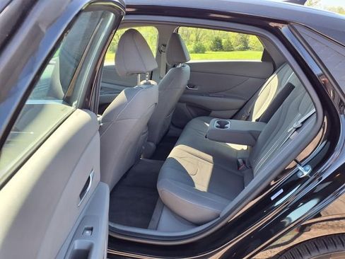 Used 2025 Hyundai Elantra SEL FWD image 76