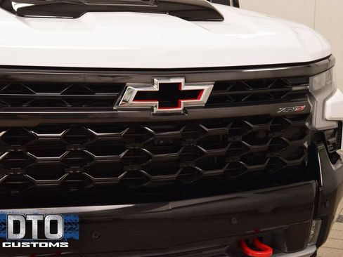 Used 2025 Chevrolet Silverado 1500 ZR2 w/ Technology Package AWD/4WD image 11