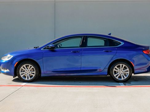 Used 2017 Chrysler 200 Limited Platinum image 8