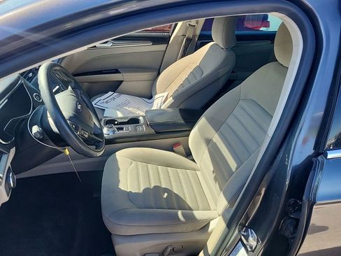 Used 2018 Ford Fusion SE image 3