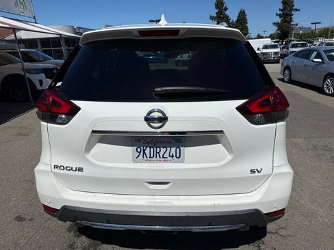 Used 2020 Nissan Rogue SV w/ Premium Package FWD image 4