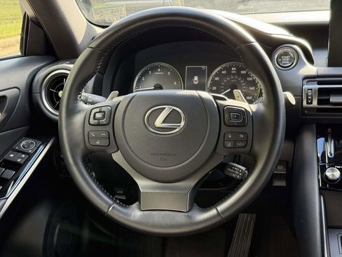 Used 2022 Lexus IS 300 AWD image 9