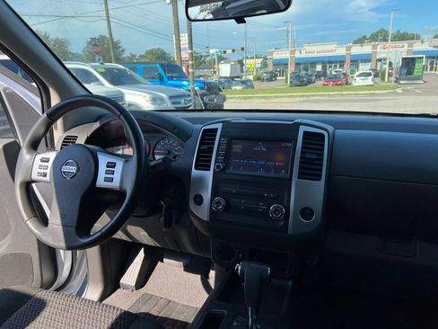 Used 2019 Nissan Frontier SV RWD image 11