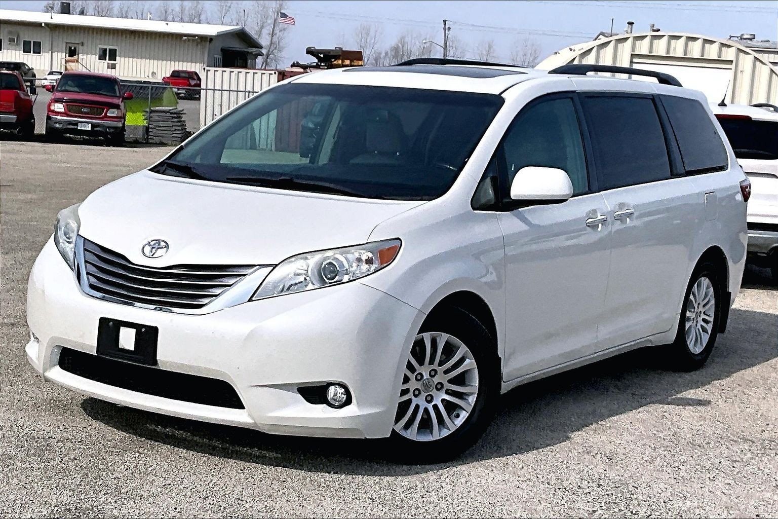 Used 2016 Toyota Sienna XLE Premium FWD image 7
