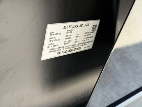 Used 2025 Tesla Cybertruck AWD Crew Cab image 28