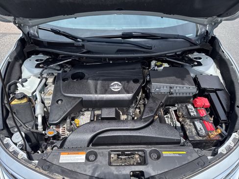 Used 2015 Nissan Altima 2.5 SV FWD image 11