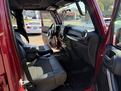 Used 2012 Jeep Wrangler Unlimited Sport AWD/4WD image 25