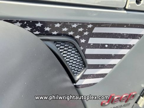 Used 2018 Jeep Wrangler Unlimited Rubicon AWD/4WD image 17